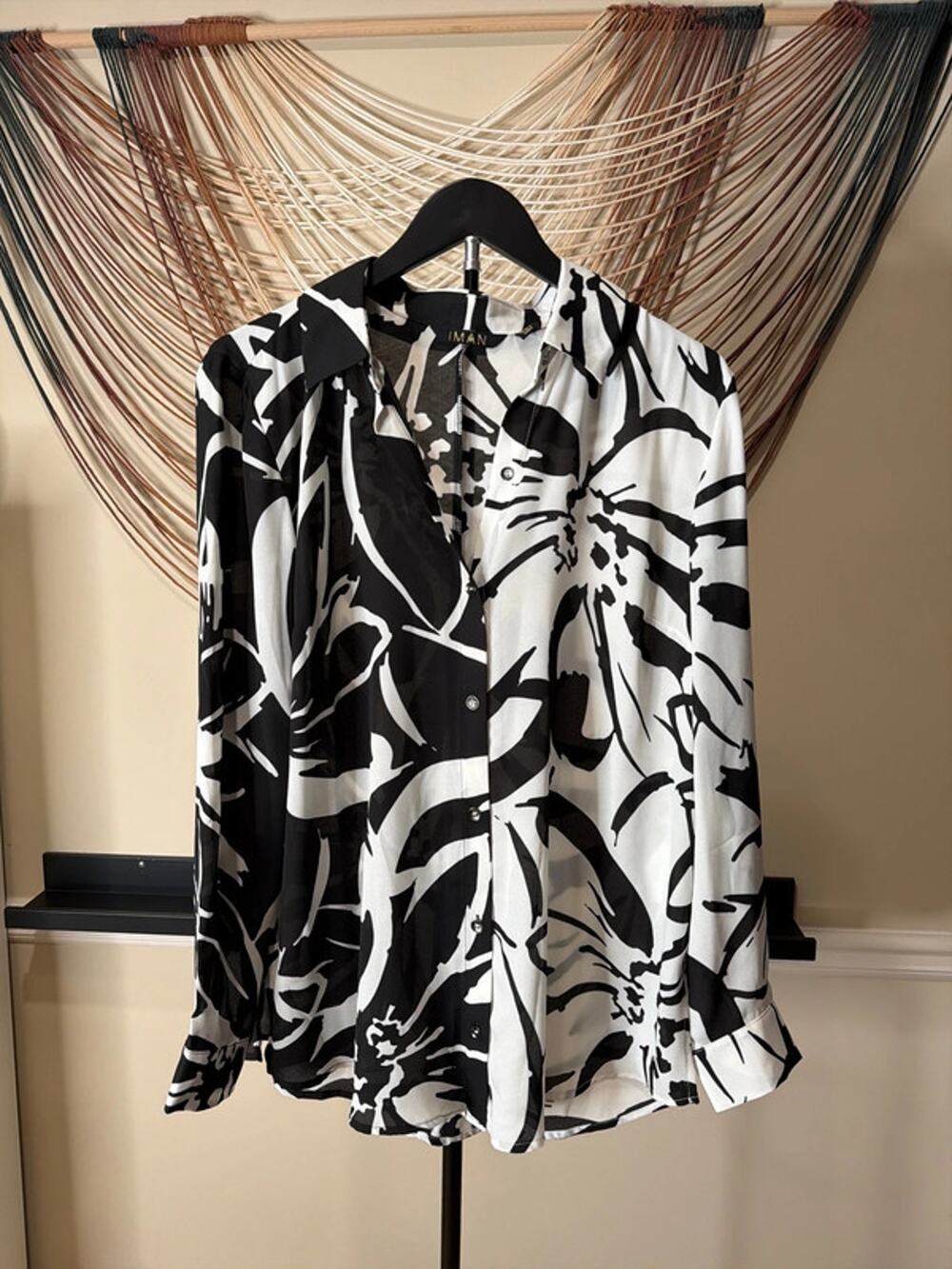 Iman, black and white button up blouse M 3135